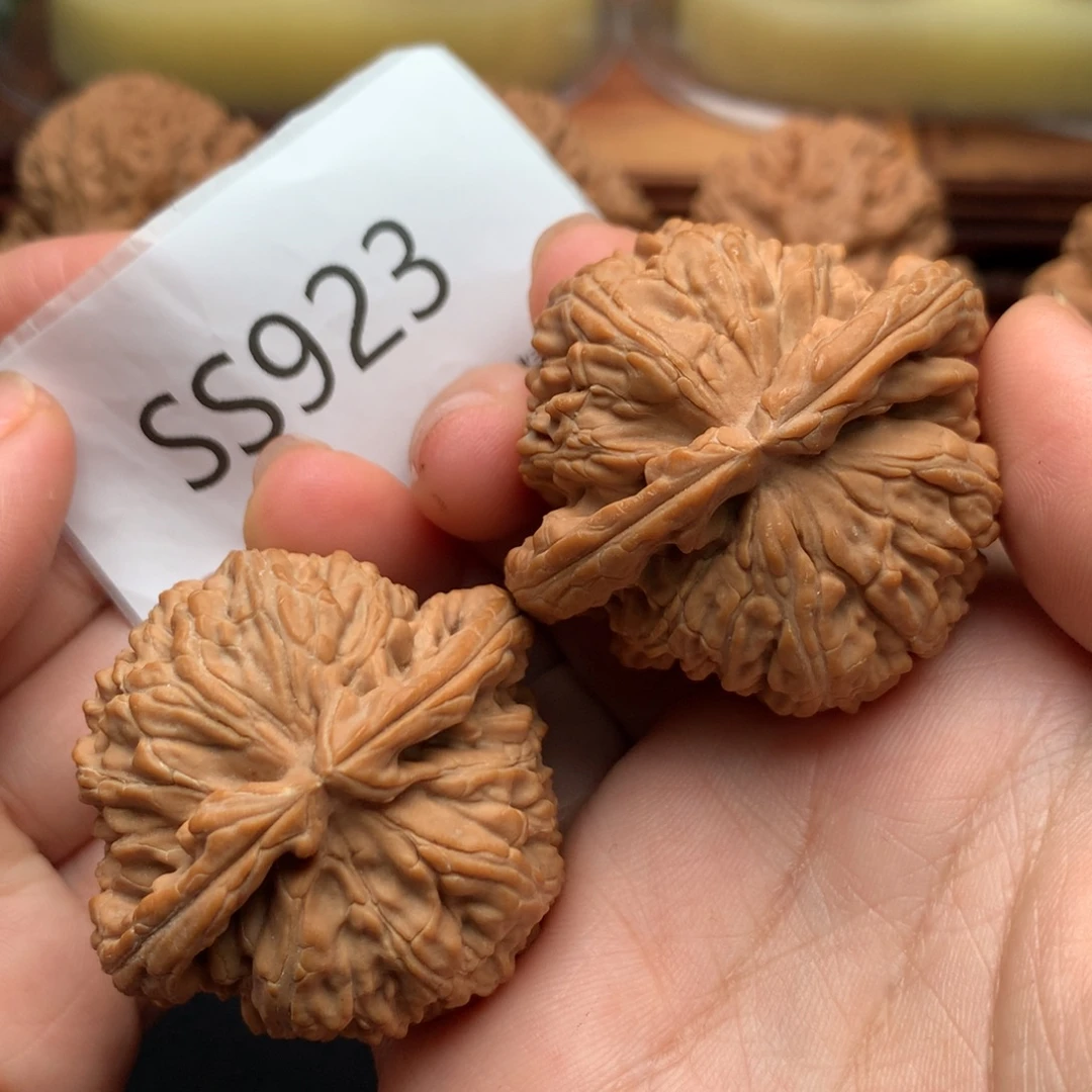 文玩核桃把件全品白狮子44