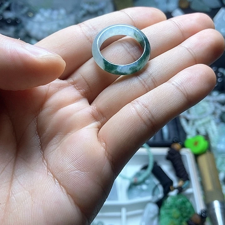 翡翠未镶嵌颈饰戒圈