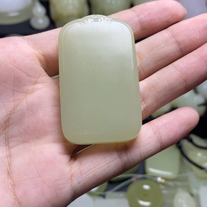 昆仑山料青玉无事牌
