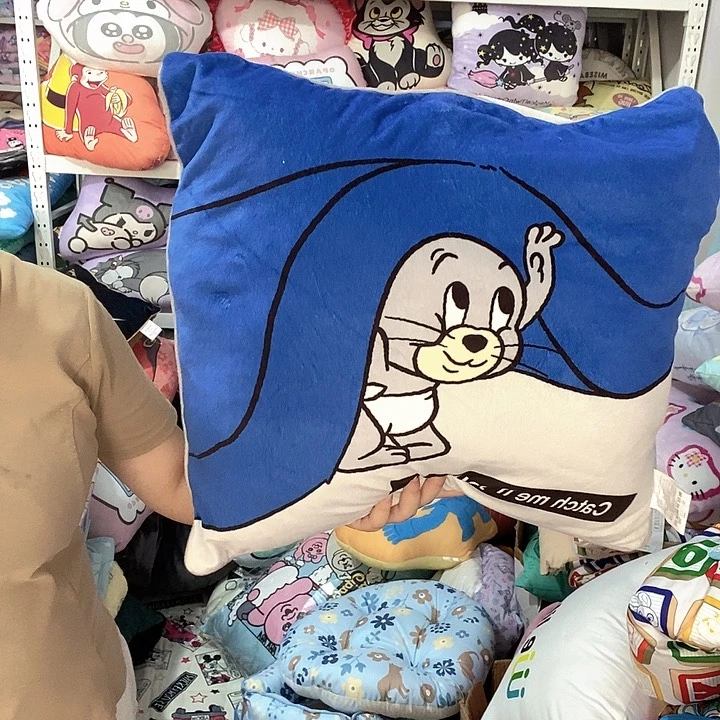 超柔抱枕一个。