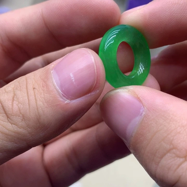 翡翠未镶嵌颈饰吊坠