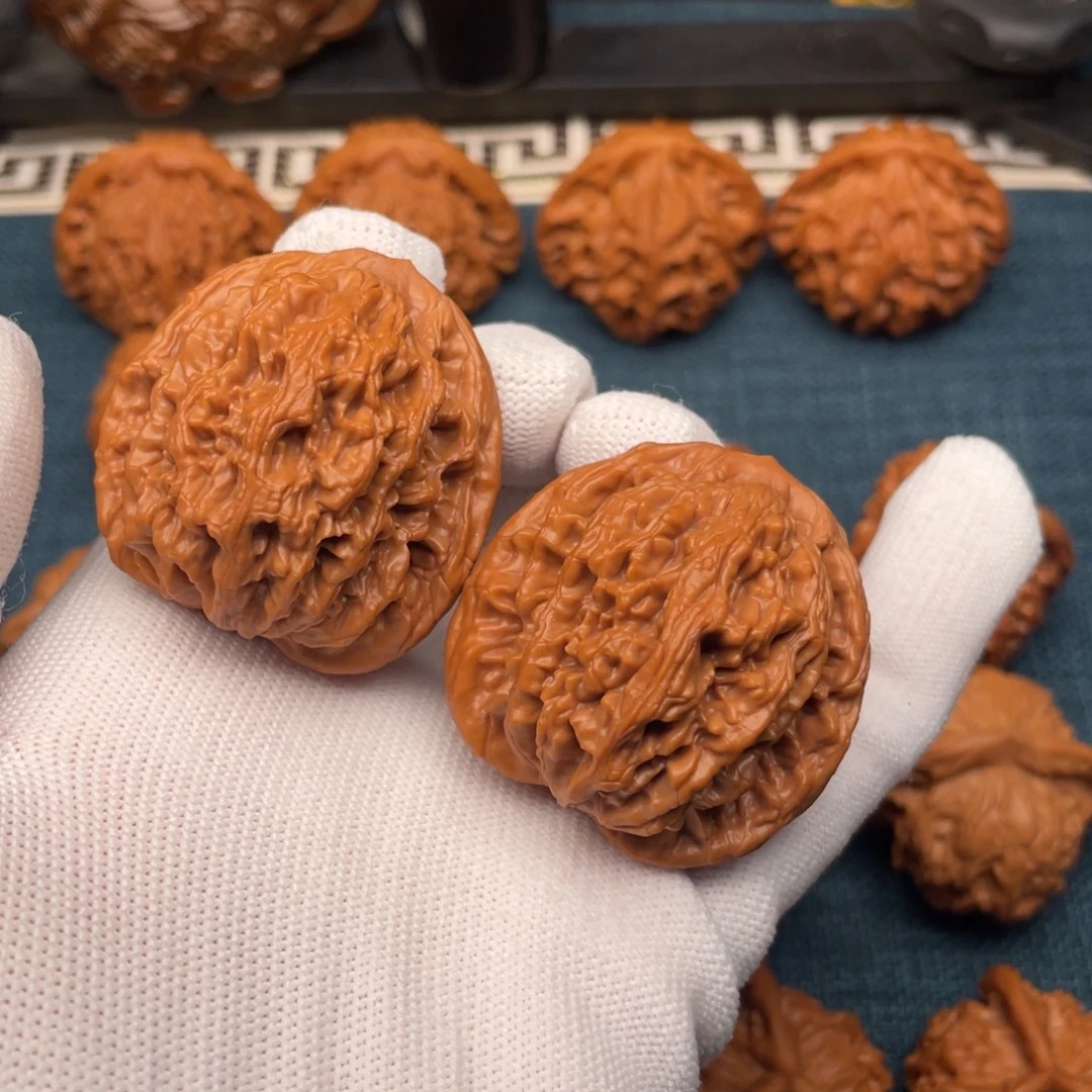 瑕***尔把件文玩核桃41全品红皮老树虎头