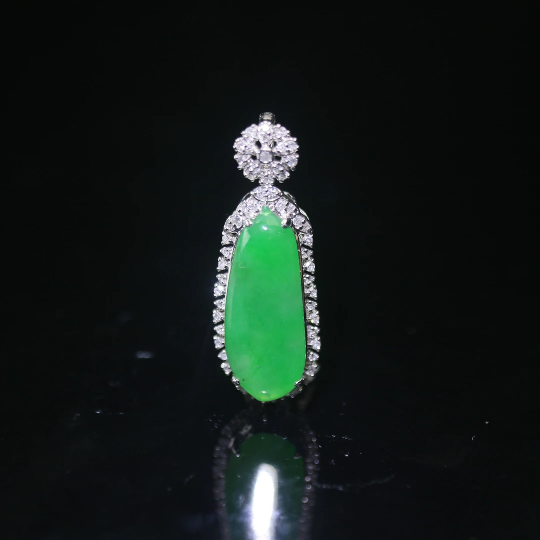 22天然缅甸翡翠A货阳绿瓜/300045/上海嘉禾拍卖