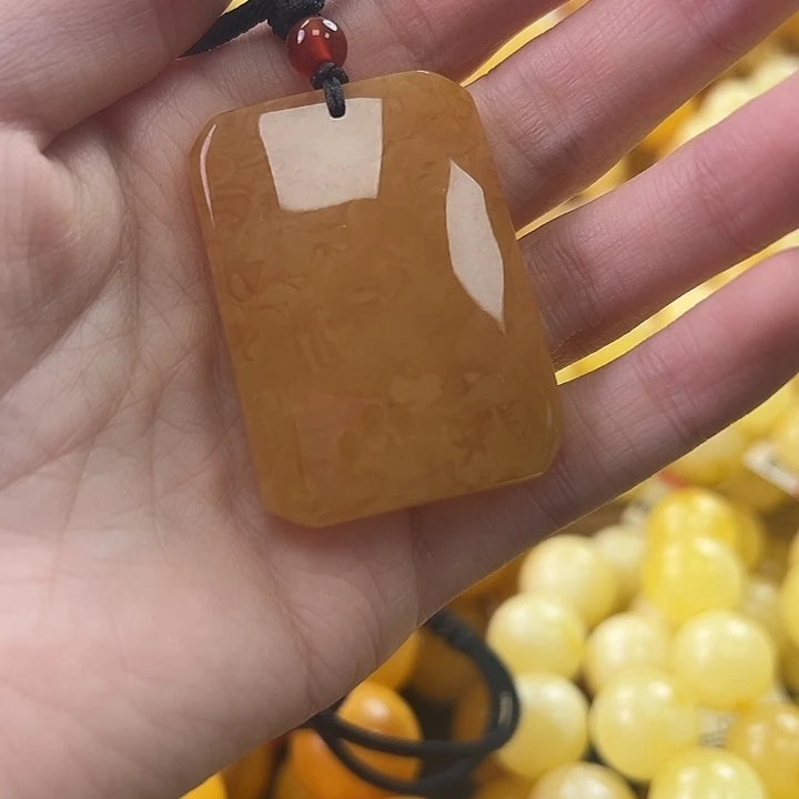 未镶嵌琥珀珠宝奇石