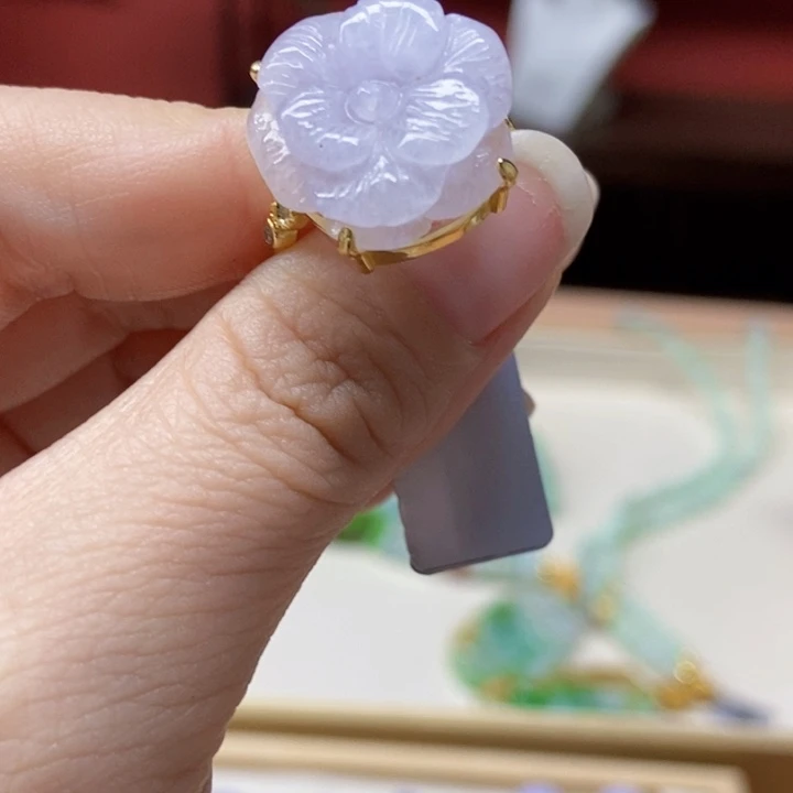 翡翠未镶嵌颈饰戒指