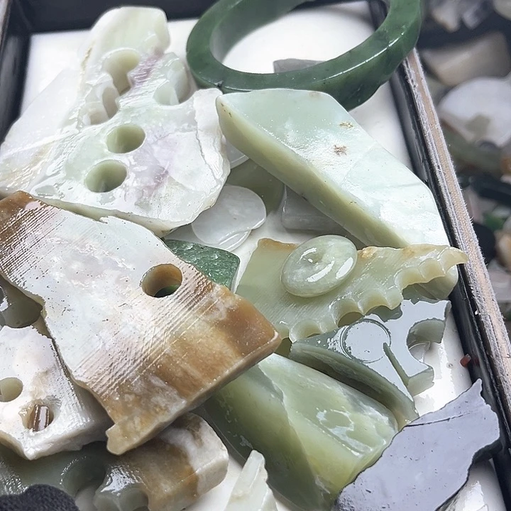 和田玉（糖玉）和田玉边角料9K金镶嵌乘***?