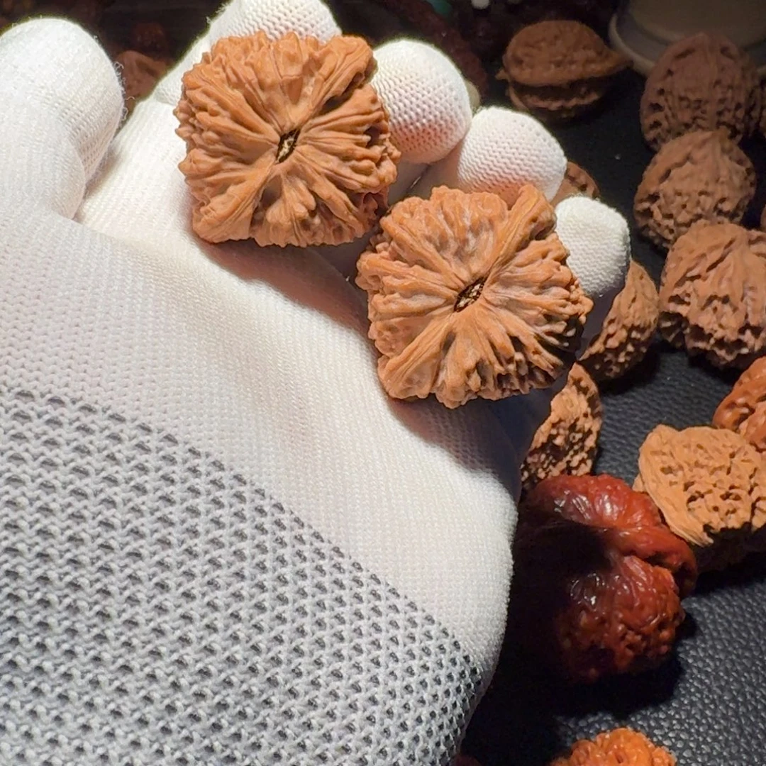 吊坠文玩核桃顺丰到付南疆石