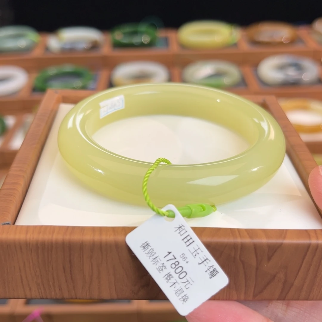 和田玉未镶嵌手镯正黄56特细厚装