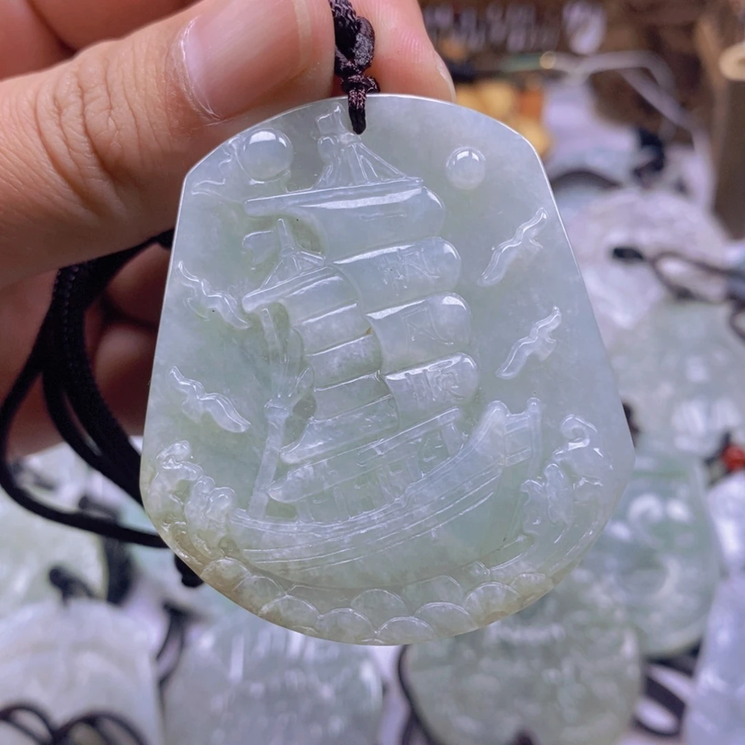 翡翠颈饰未镶嵌翡翠