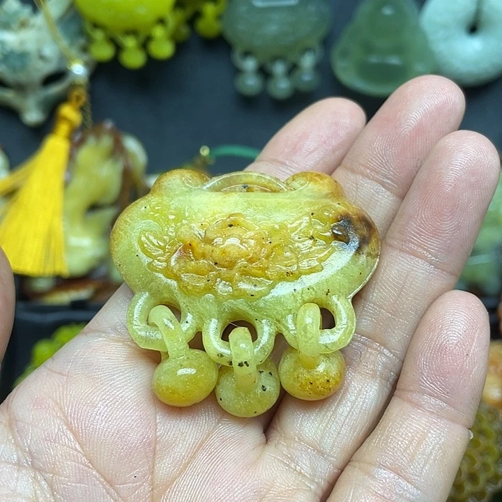 未镶嵌岫玉吊坠薇*安