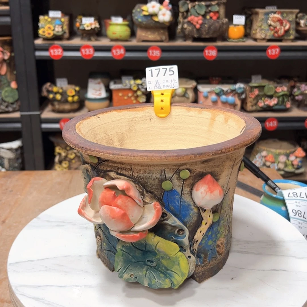 红陶1775 号，雨田花器