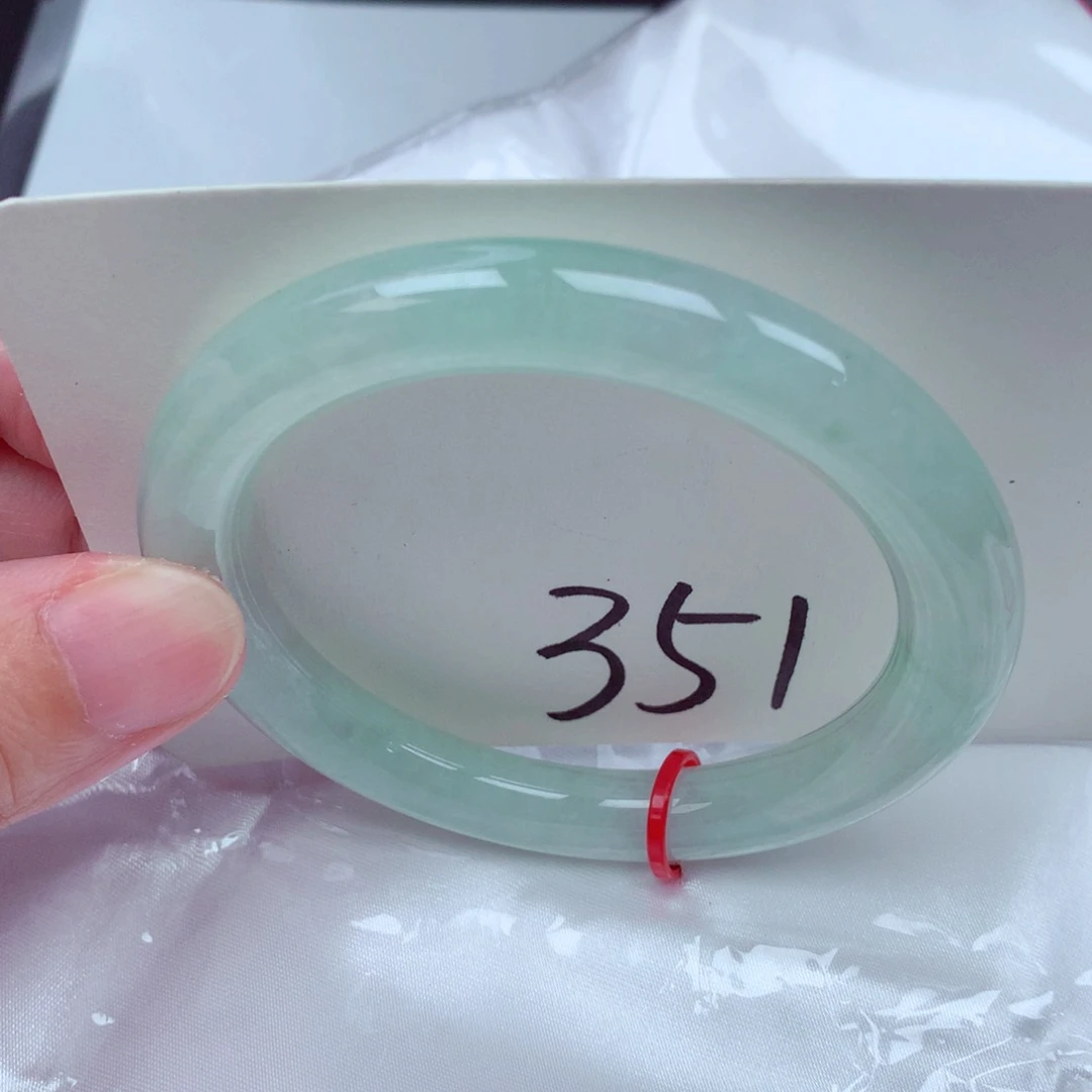 翡翠手镯未镶嵌翡翠