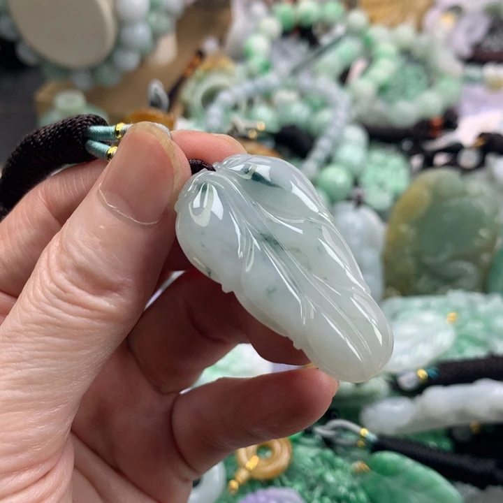 翡翠未镶嵌颈饰吊坠