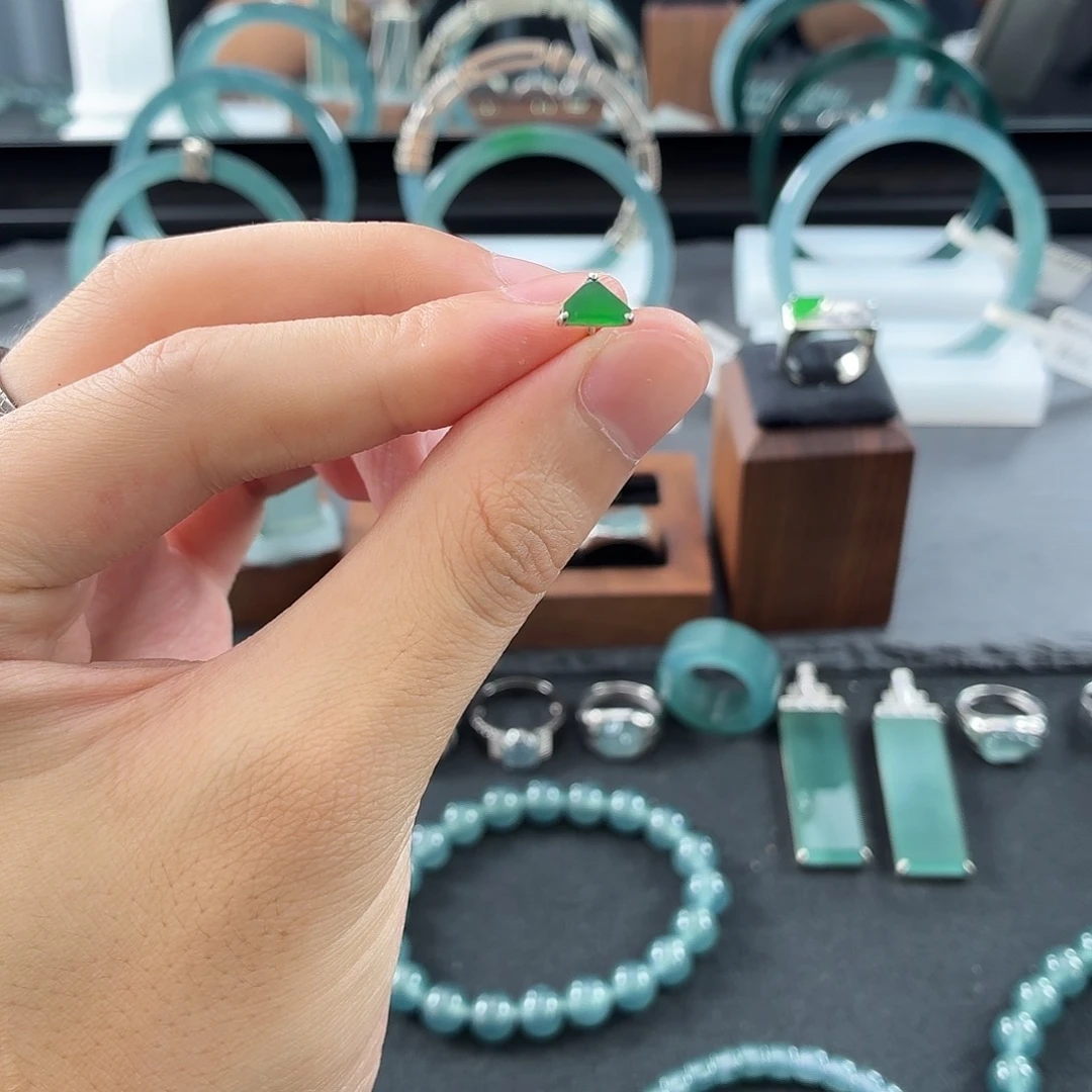 翡翠未镶嵌手镯耳钉