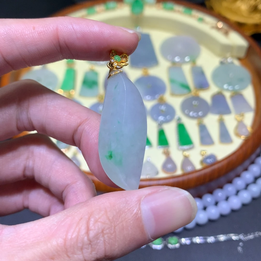 翡翠吊坠(不含链)18K金镶嵌