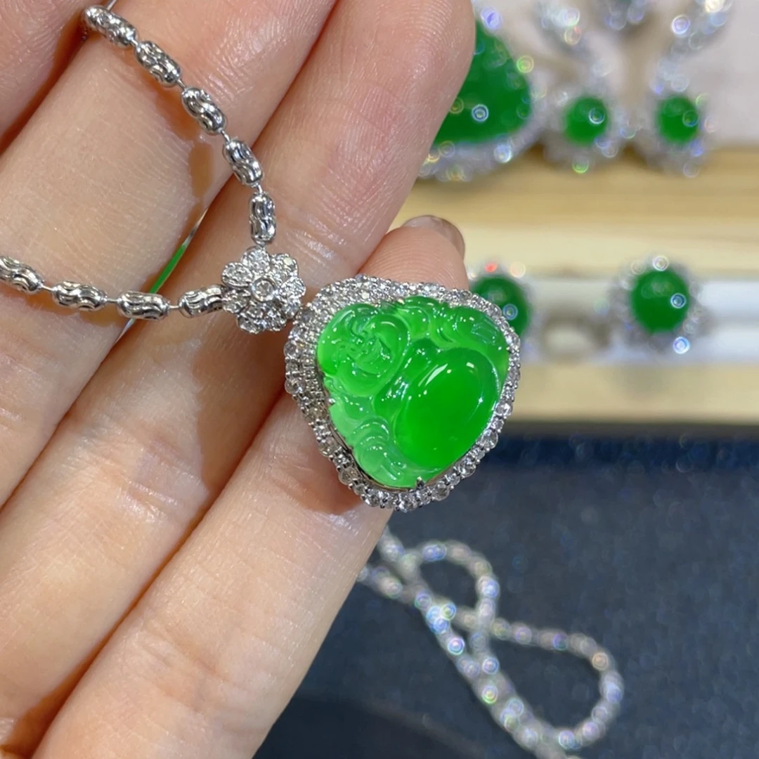 翡翠18K金镶嵌颈饰