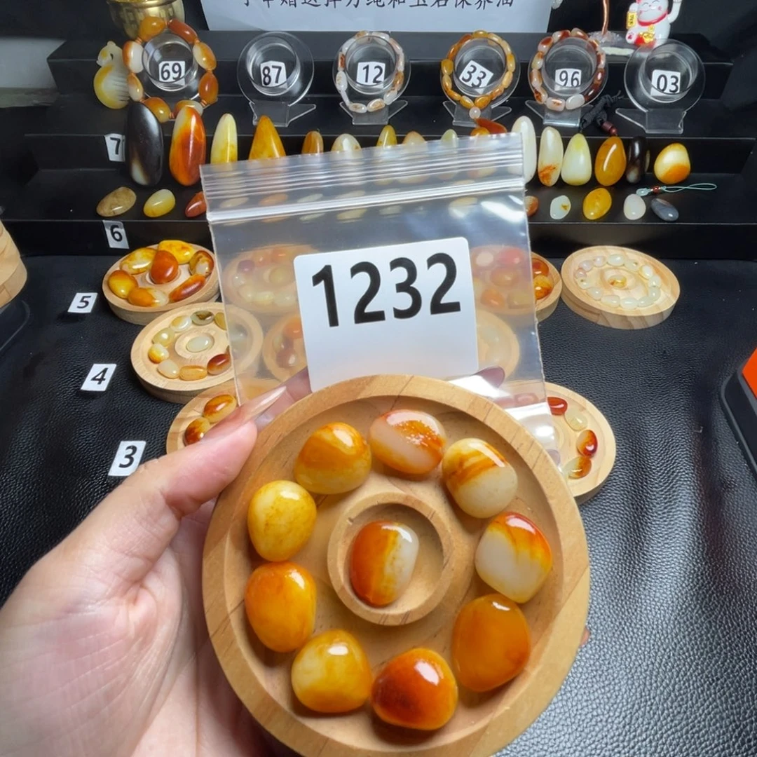 张***琦和田玉未镶嵌手链