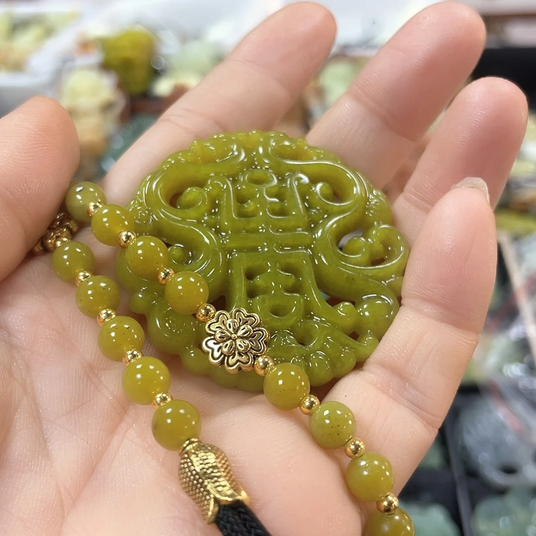 蛇纹石玉颈饰未镶嵌