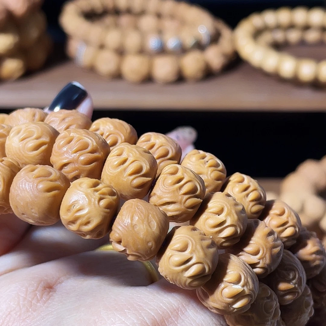 吊坠猴头核桃小吞噬露眼