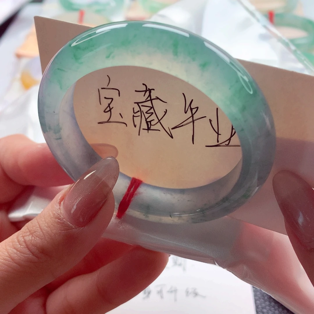 翡翠未镶嵌手镯师妹52蓝钢灯泡海蓝之谜