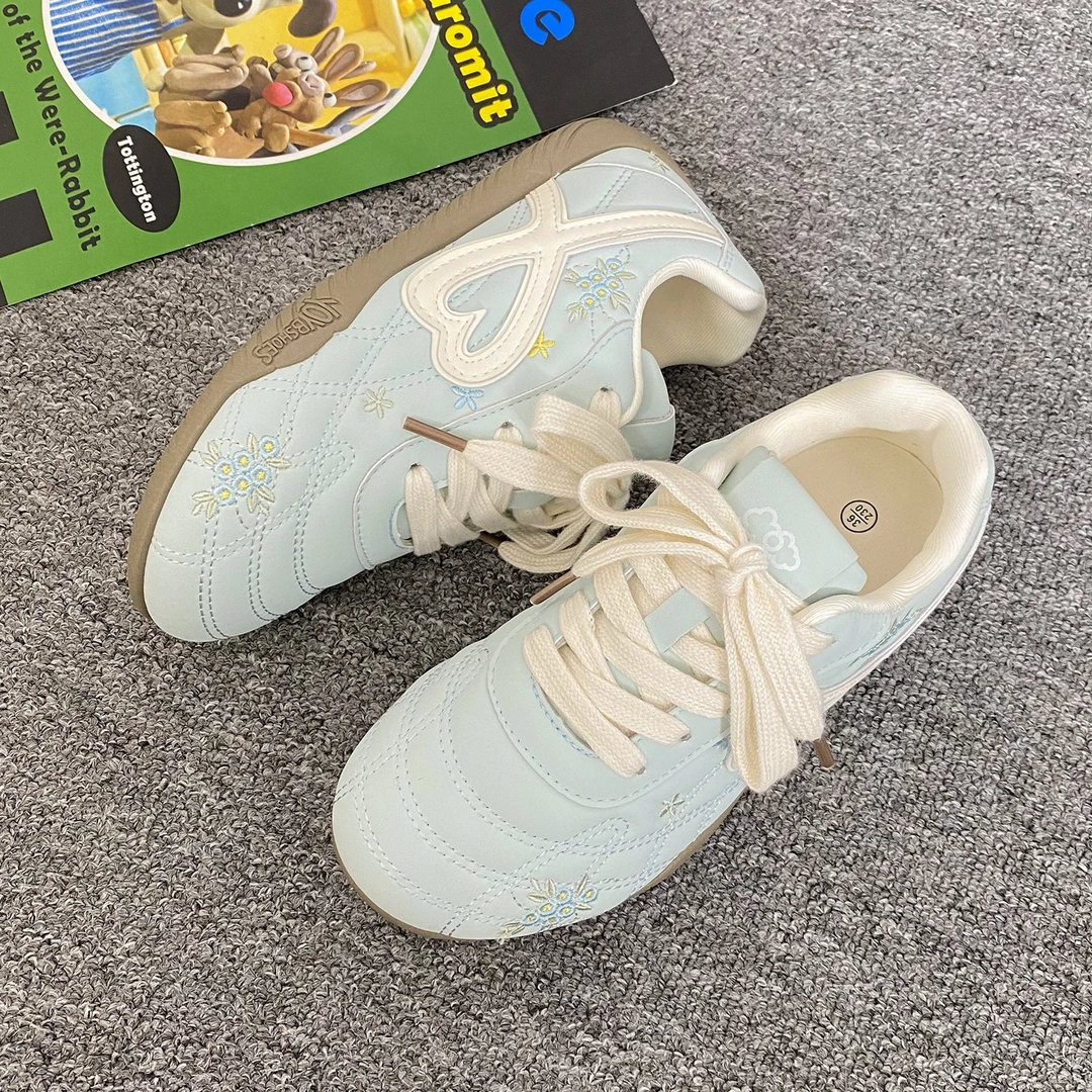 青色刺绣文艺德训鞋女2025秋新款软底舒适轻便学生潮鞋百搭休闲鞋