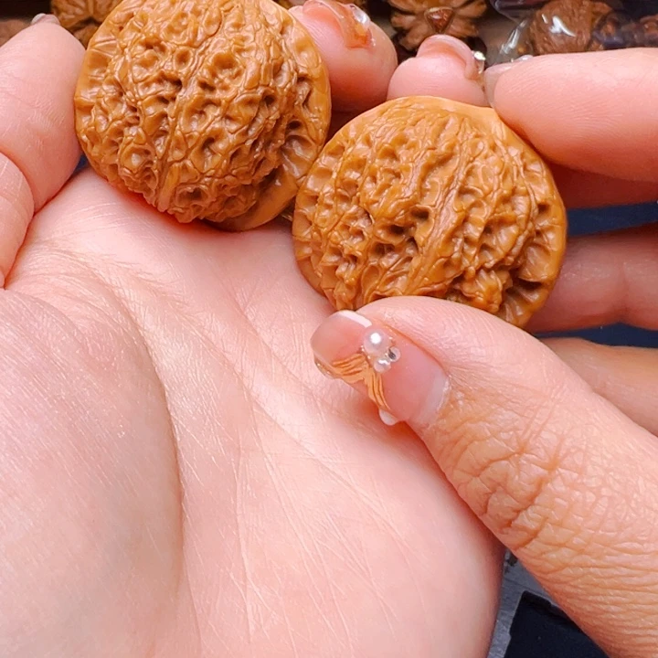 文玩核桃吊坠血麒麟37