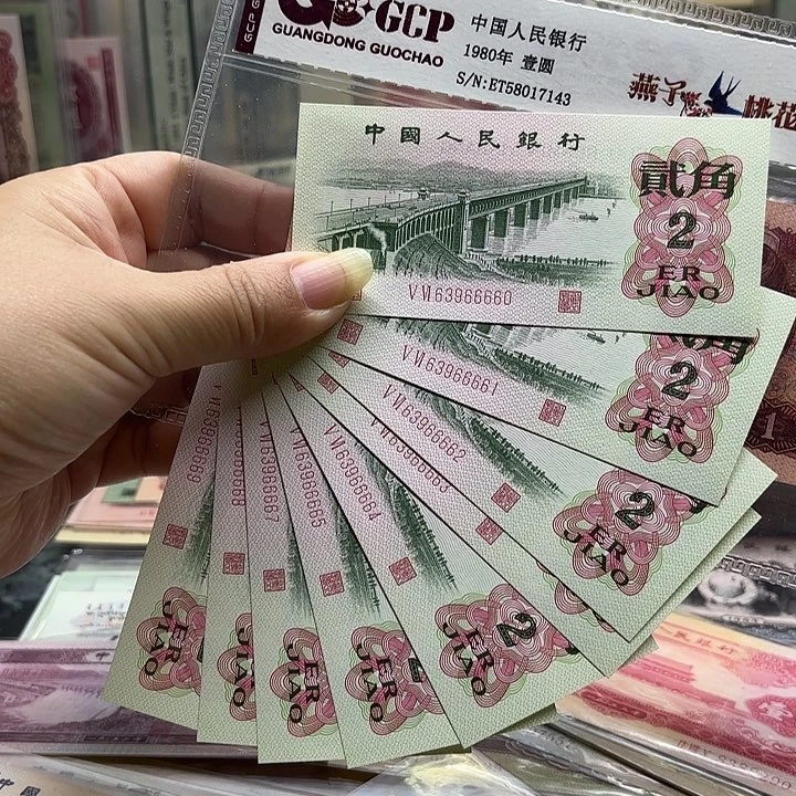 p***e退市钱大桥9张，中间狮子9999
