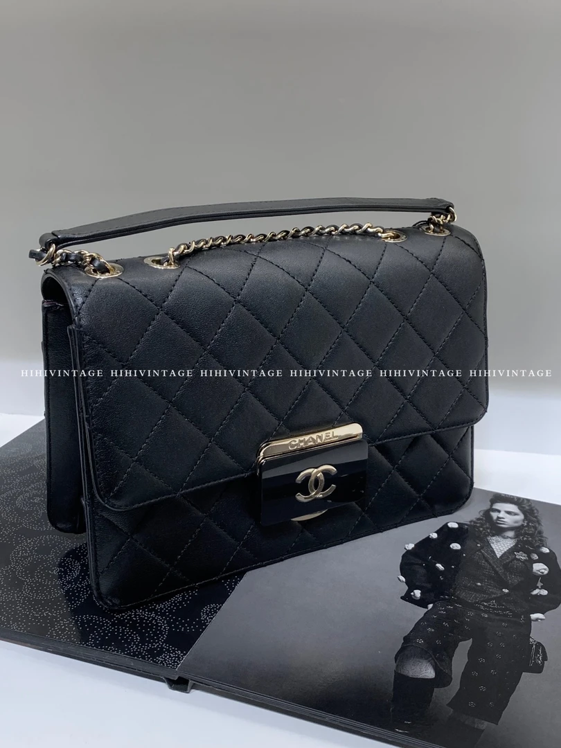99新 Chanel/香奈儿 亚克力扣中号信封包 22开/17565600
