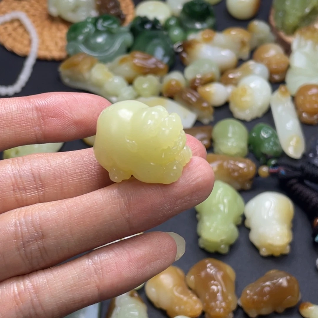 和田玉未镶嵌颈饰皆*