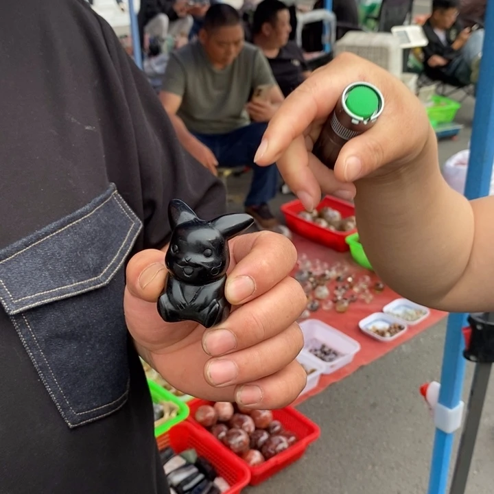 皮卡丘未镶嵌水晶黑 曜 石皮卡丘多样性发其一