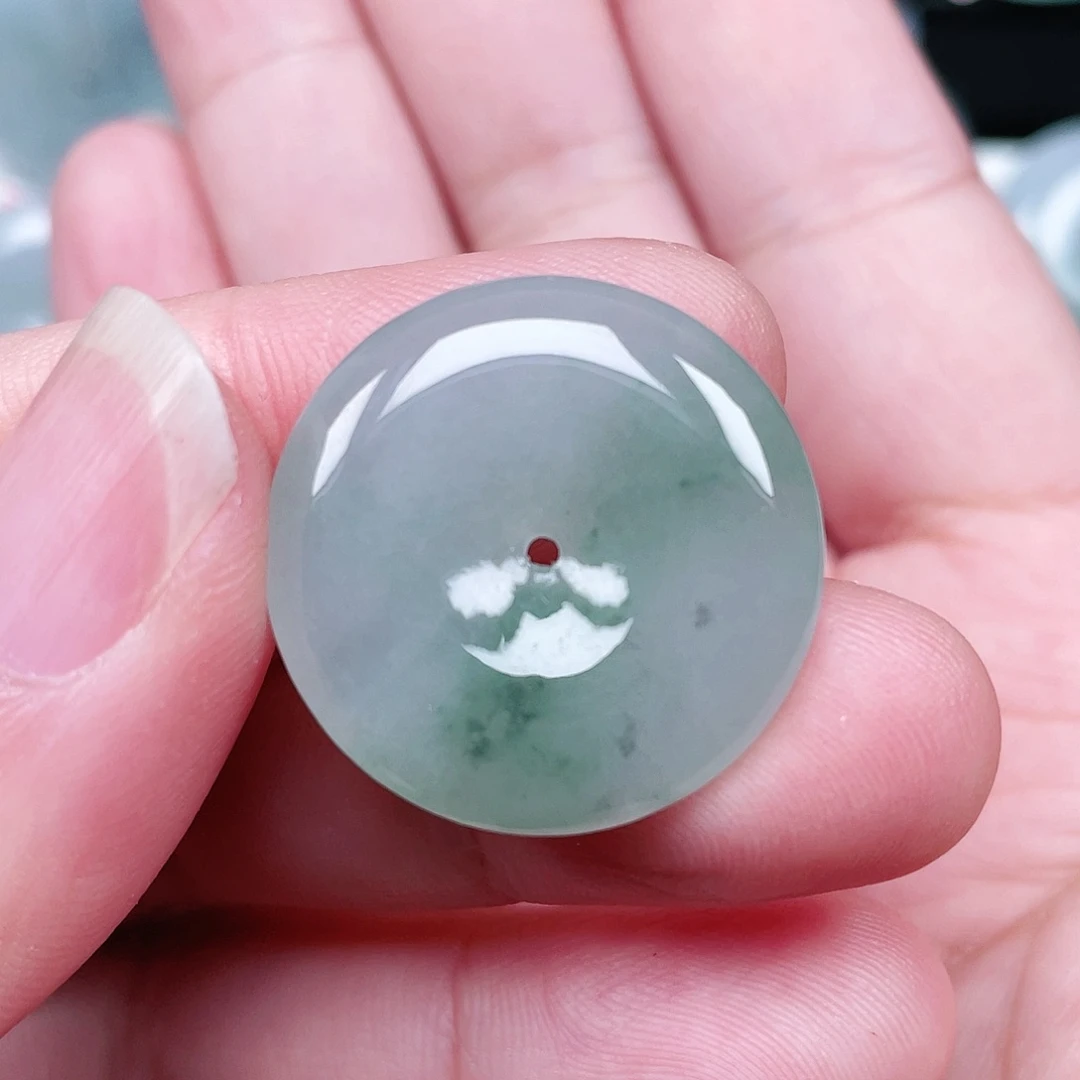 翡翠颈饰未镶嵌平安扣