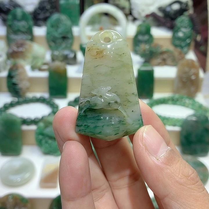 独山玉未镶嵌颈饰一路长虹