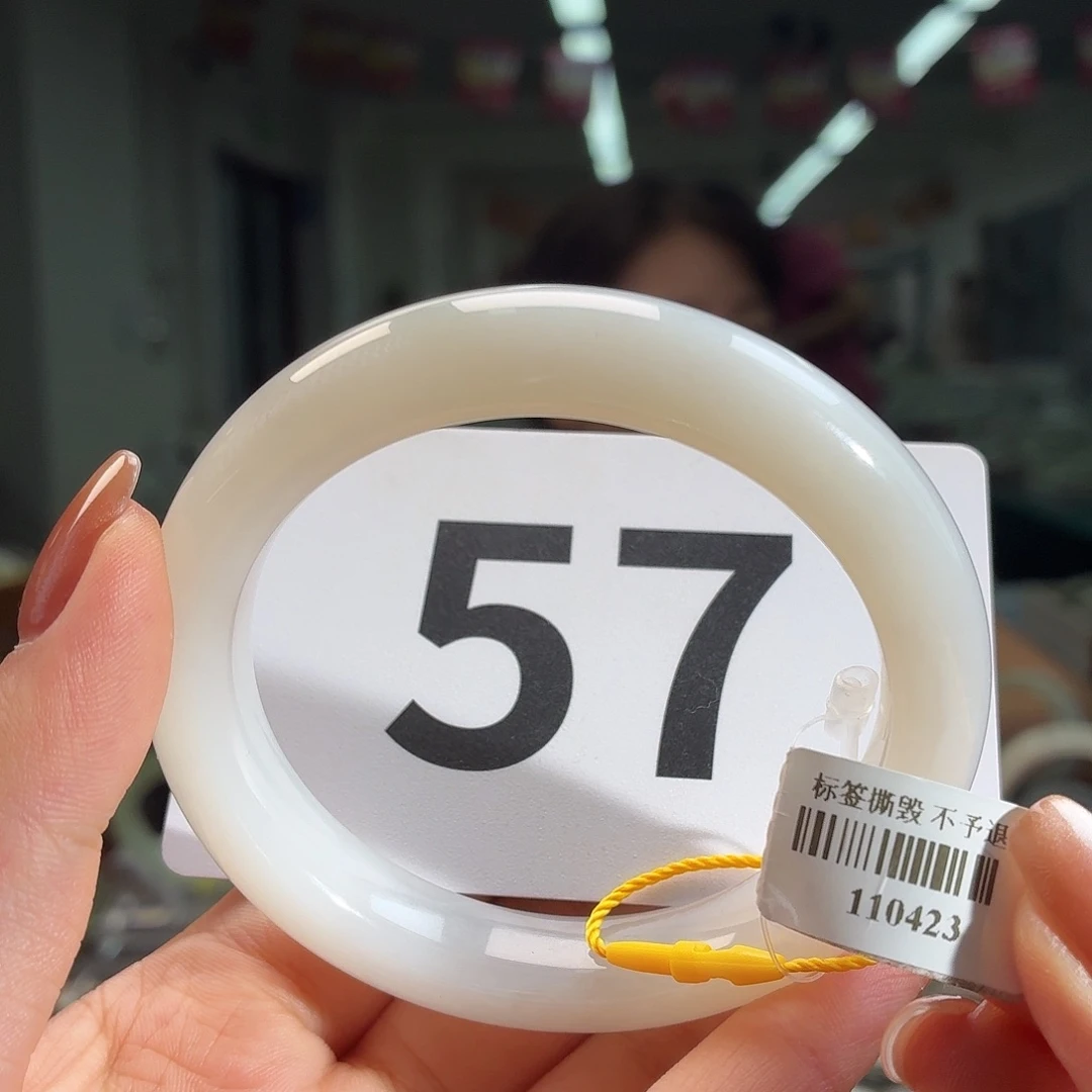 和田玉手镯未镶嵌微瑕