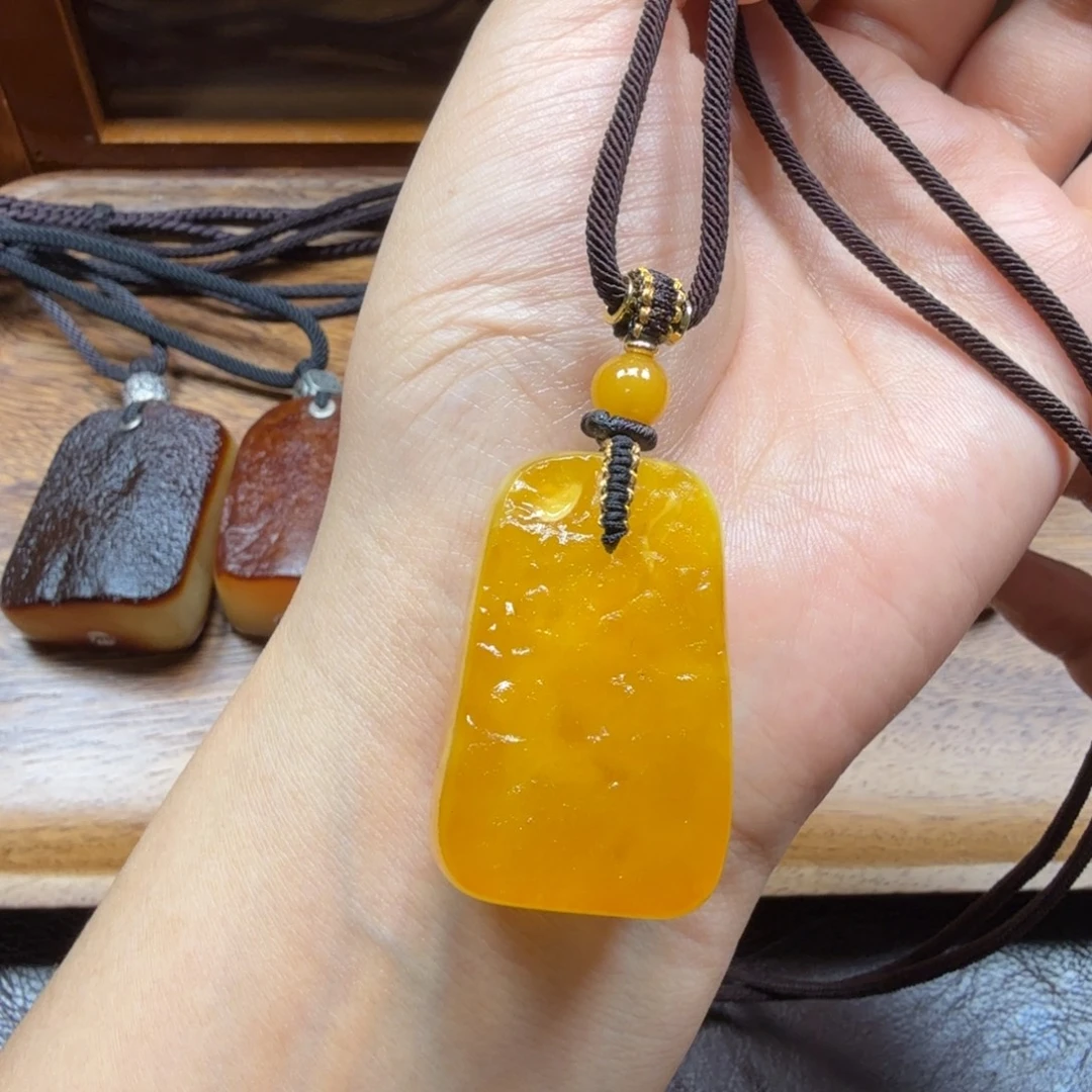 琥珀未镶嵌吊坠(赠链)