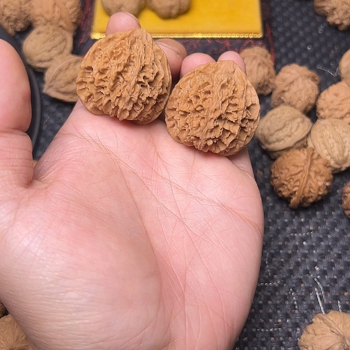 文玩核桃吊坠刺龙