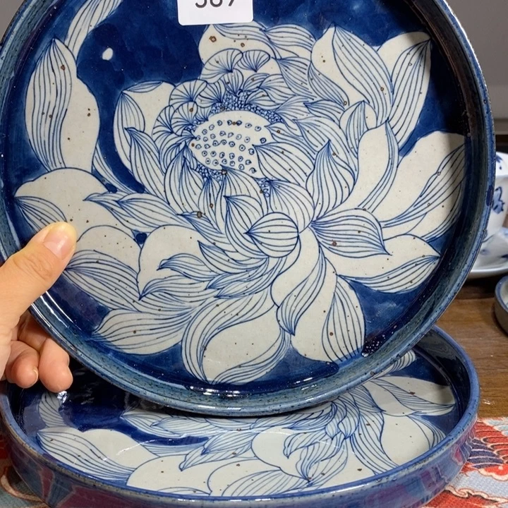 钛合金景德镇手绘白莲花粗陶盘子