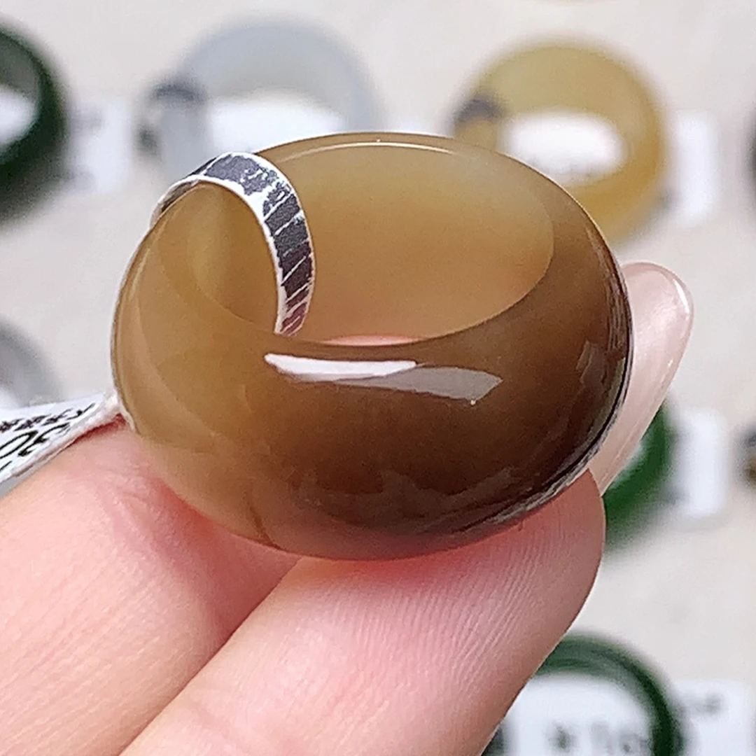 未镶嵌戒指和田玉