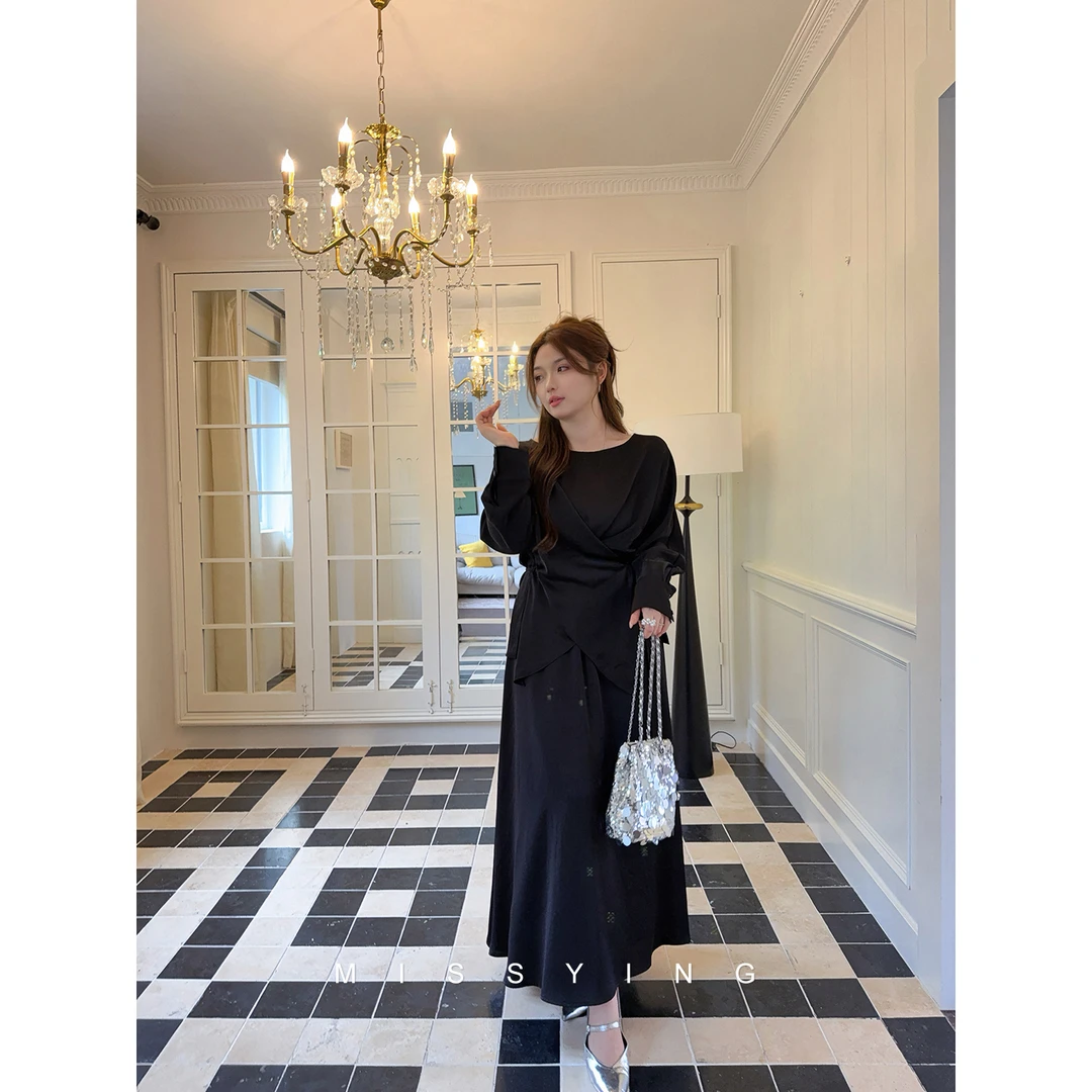 应小姐【杜塞画廊】微胖大码初秋韩版显瘦气质款缎面上衣+半裙套装