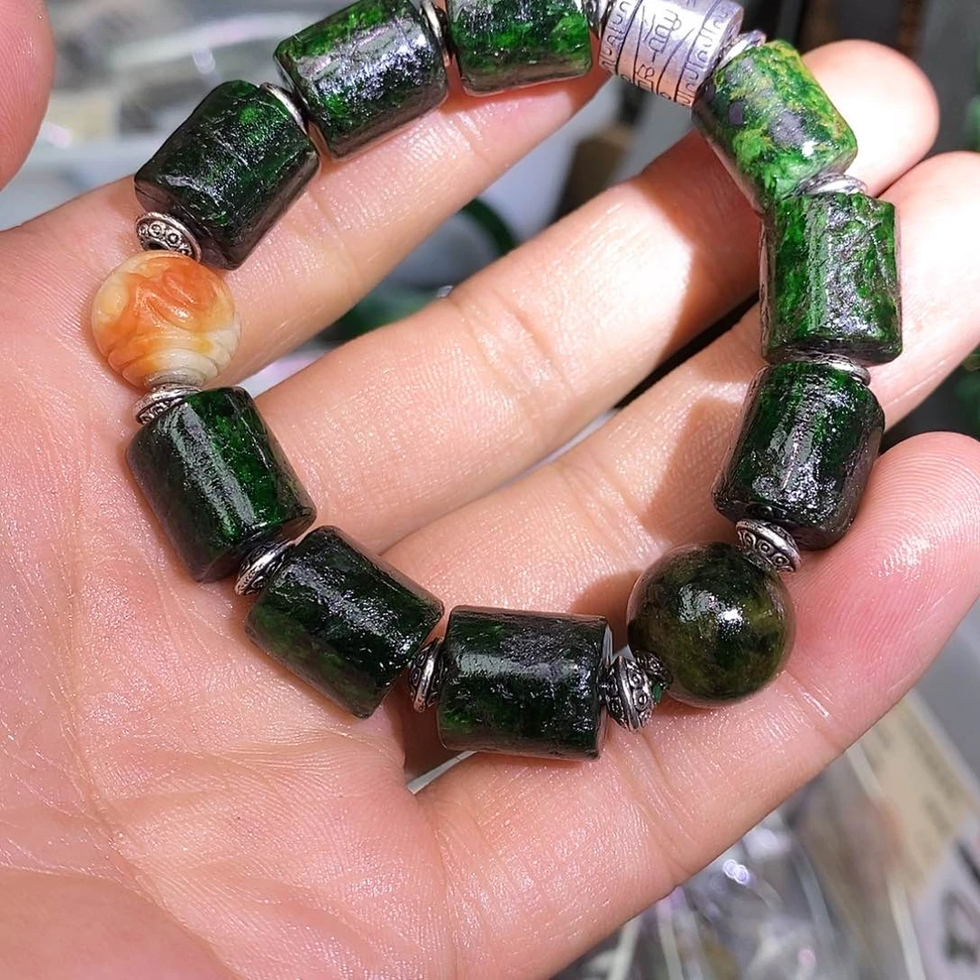 未镶嵌手链翡翠漂亮美眉
