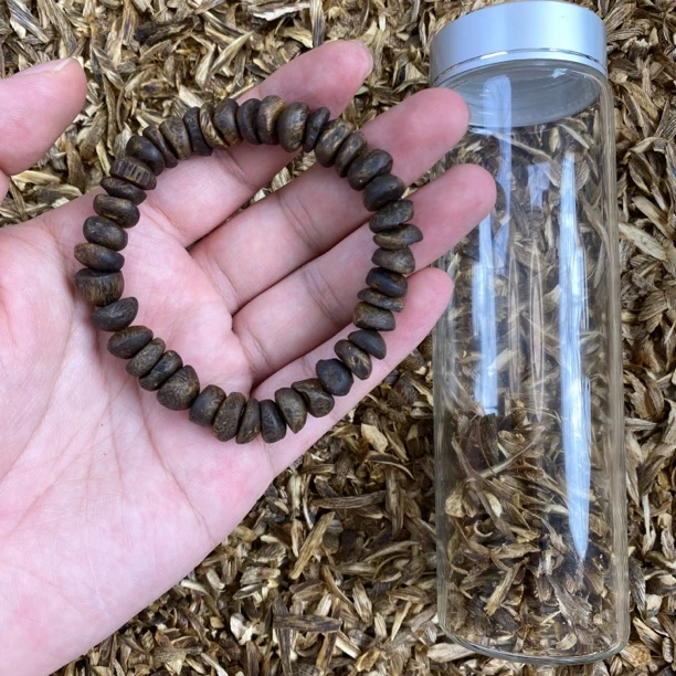 沉香沉水毕业级随型树丁大小轻重可选，几克拍几单沉香原材料一克