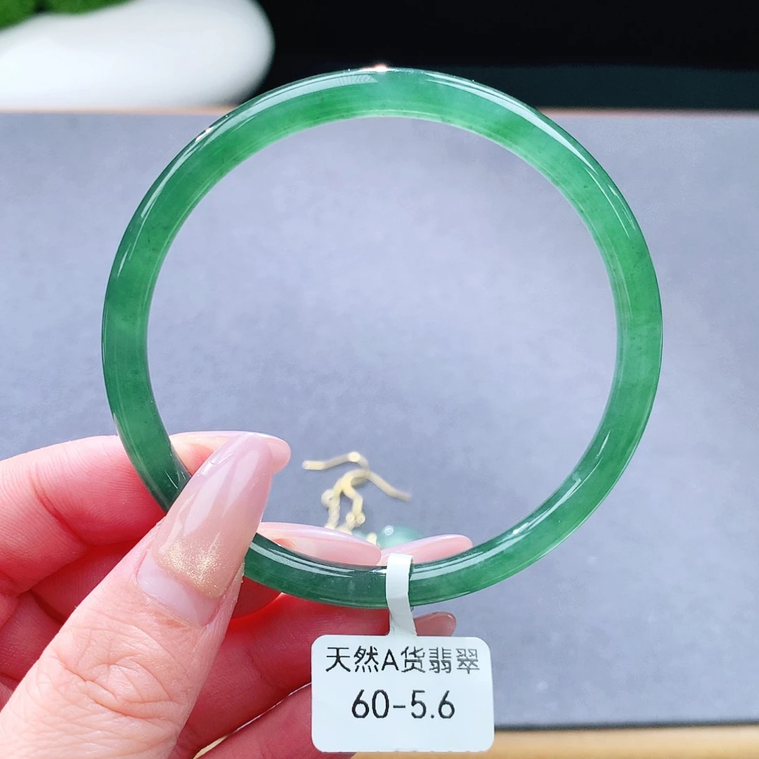 未镶嵌手镯（圆镯）翡翠