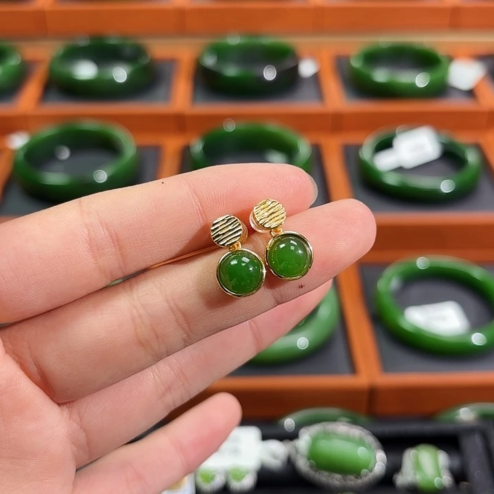 和田玉（碧玉）未镶嵌耳饰