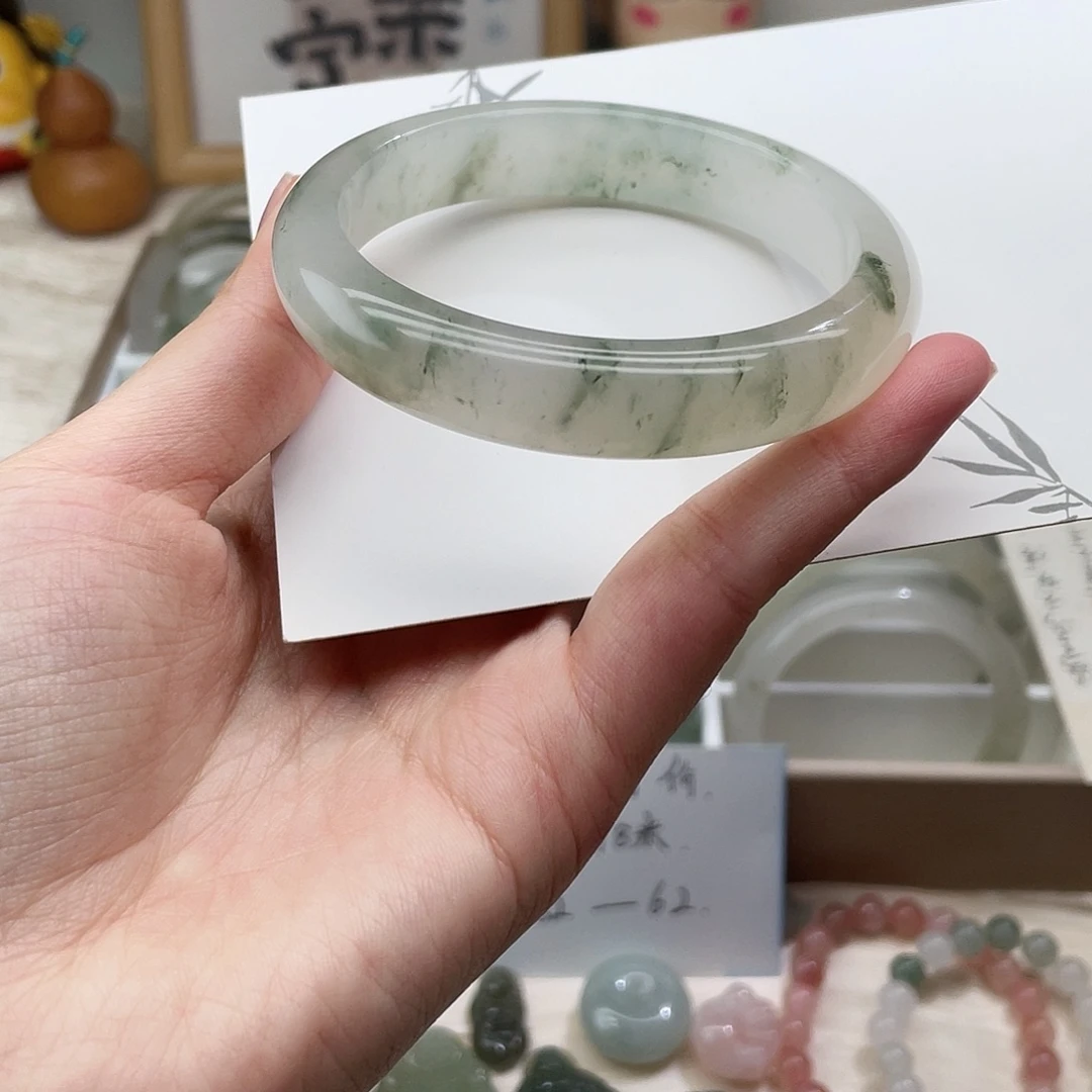 石英质玉（天山翠）未镶嵌手镯60圈口