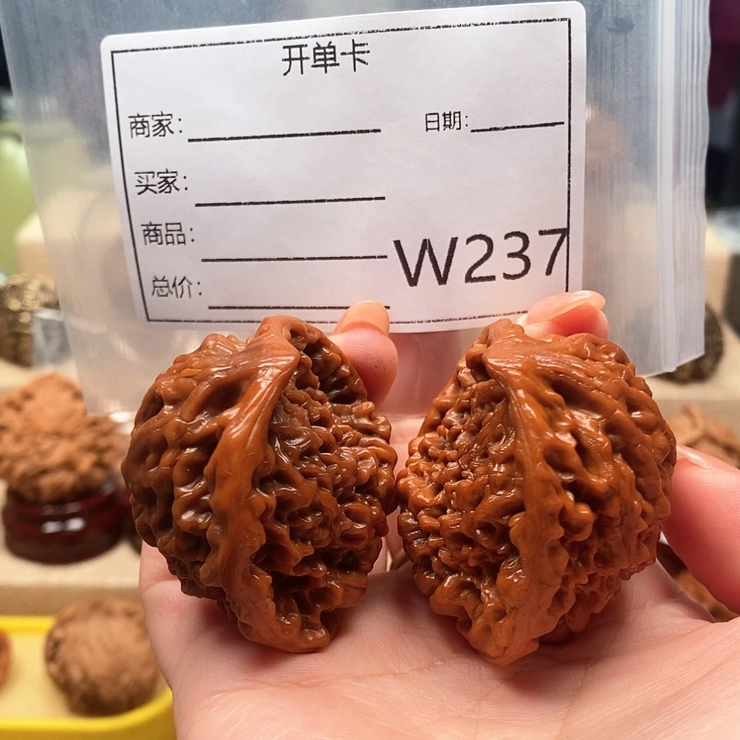 笑***人文玩核桃吊坠精品课程的教学与研究工作者