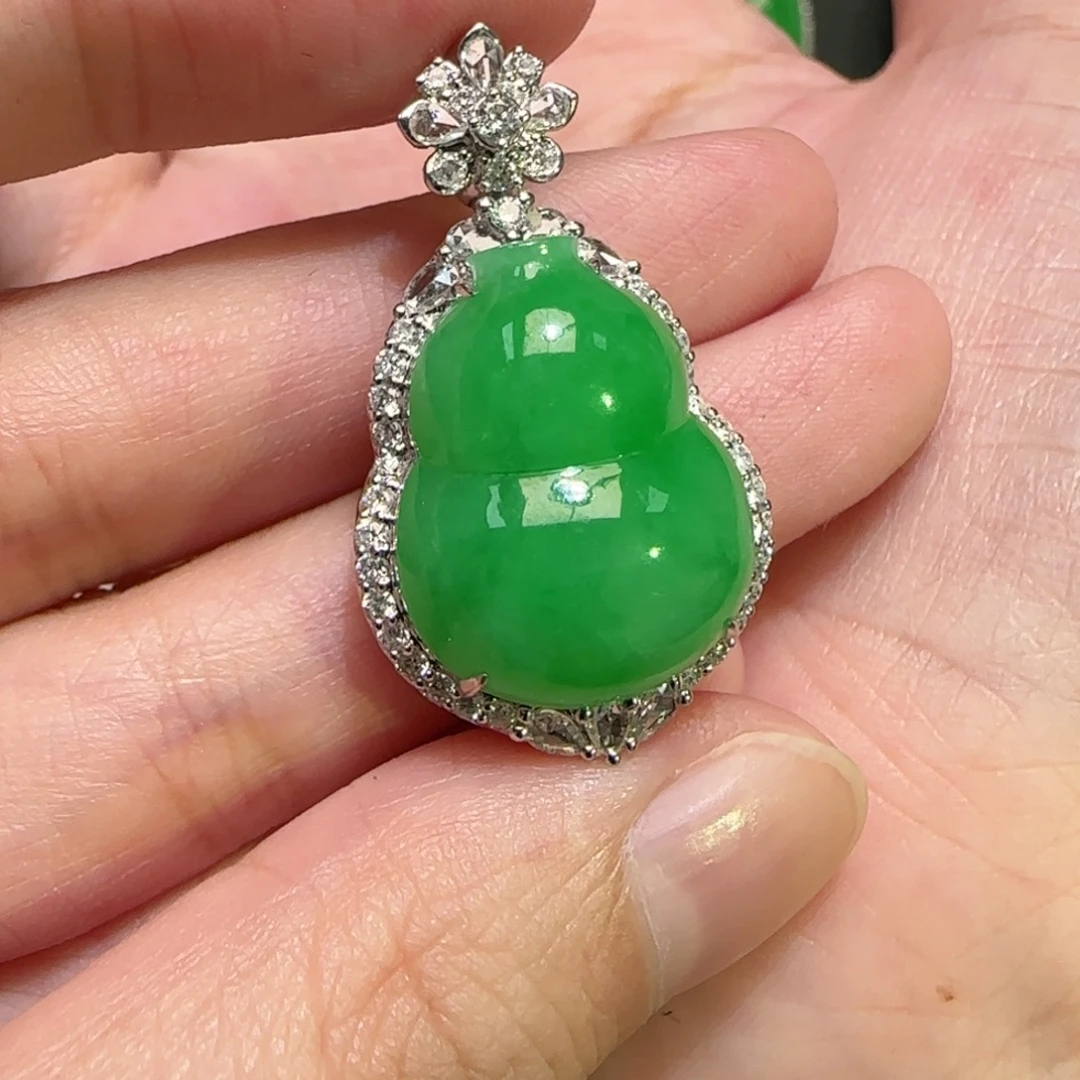 翡翠18K金镶嵌颈饰