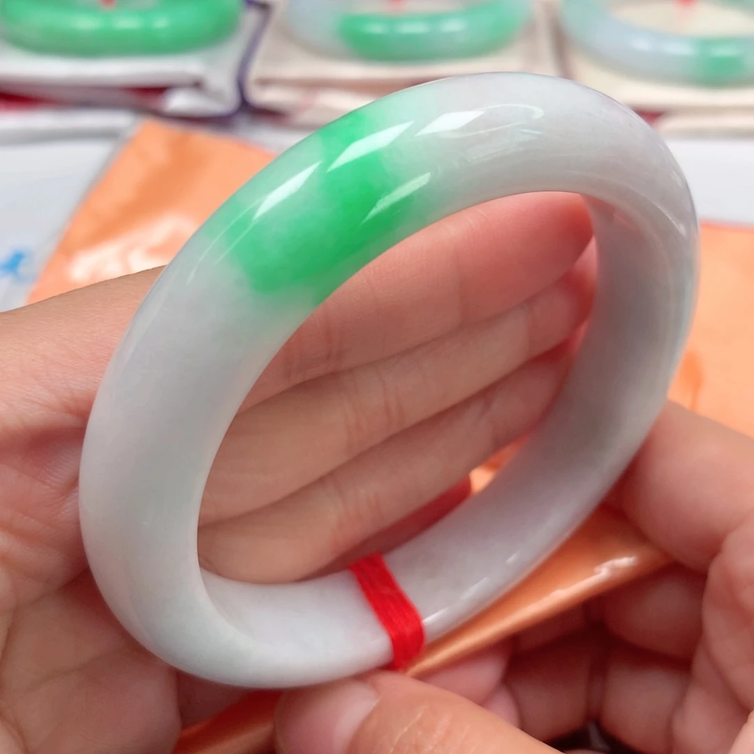 翡翠手镯未镶嵌福利白底青