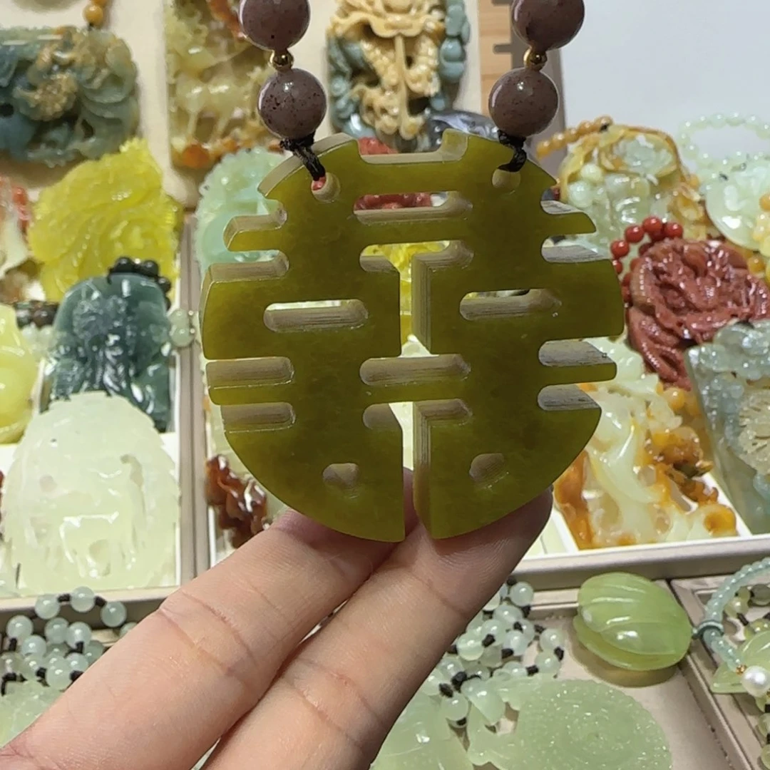 未镶嵌蛇纹石玉吊坠