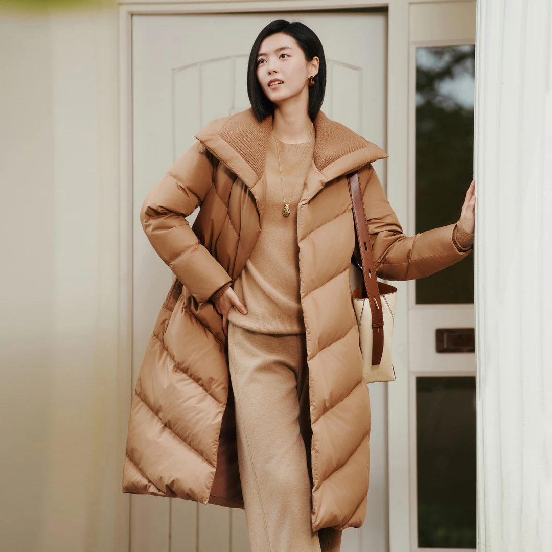 歌蒂诗冬季专柜新款时尚个性大翻领驼色鹅绒羽绒服女款8E43Y3593
