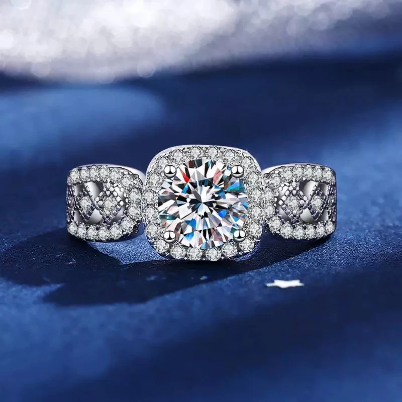 925银莫桑石戒指 925银莫桑石 蕾丝方包1克拉