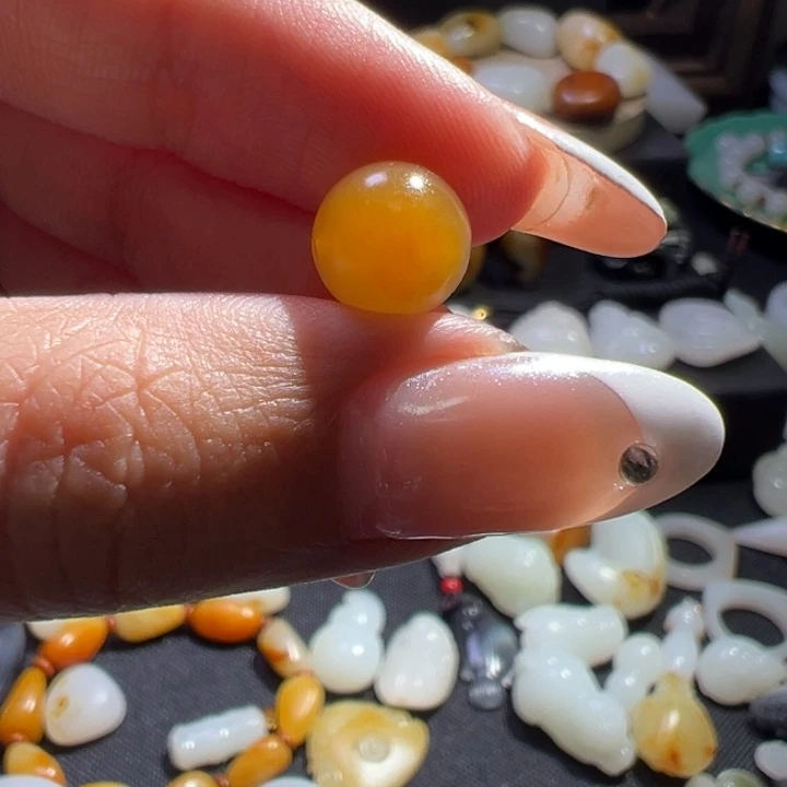 朱***建和田玉（黄玉）未镶嵌颈饰